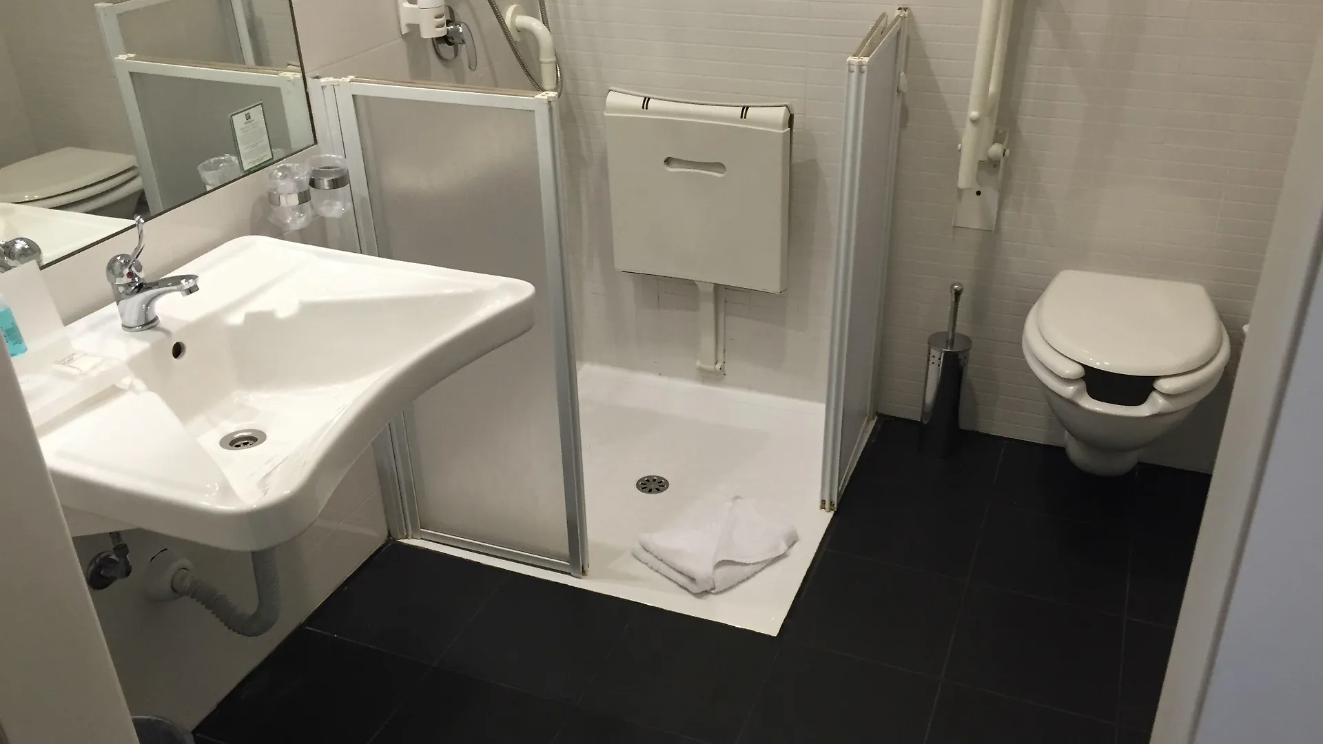Holiday Inn Genoa City By Ihg Hotel