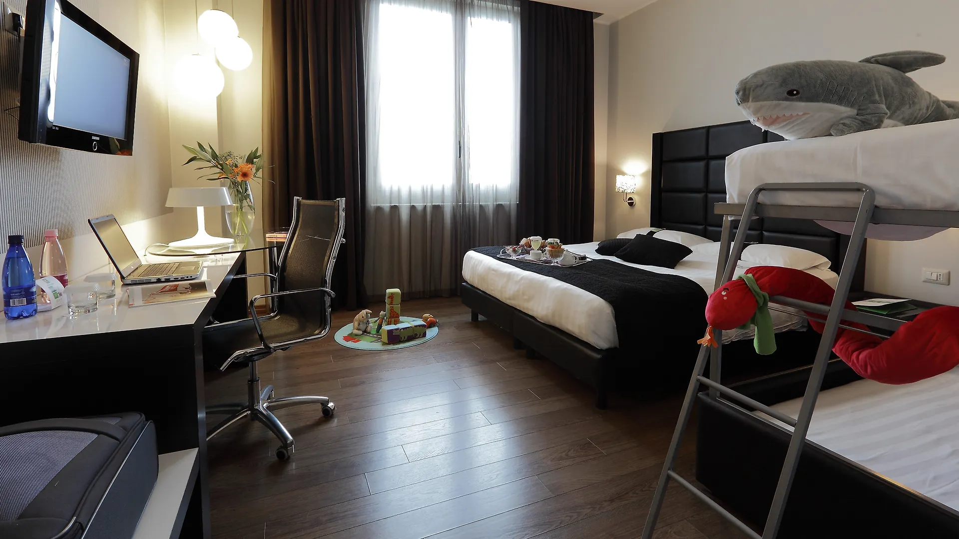 Holiday Inn Genoa City By Ihg Hotel