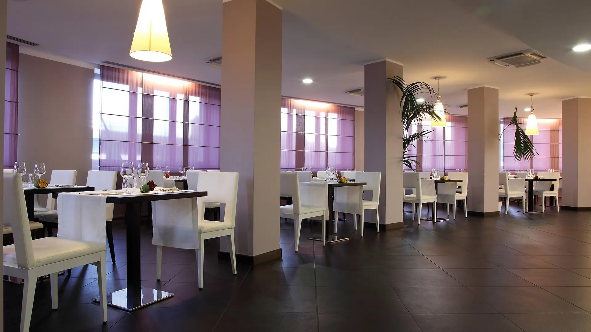 Hotel Holiday Inn Genoa City By Ihg